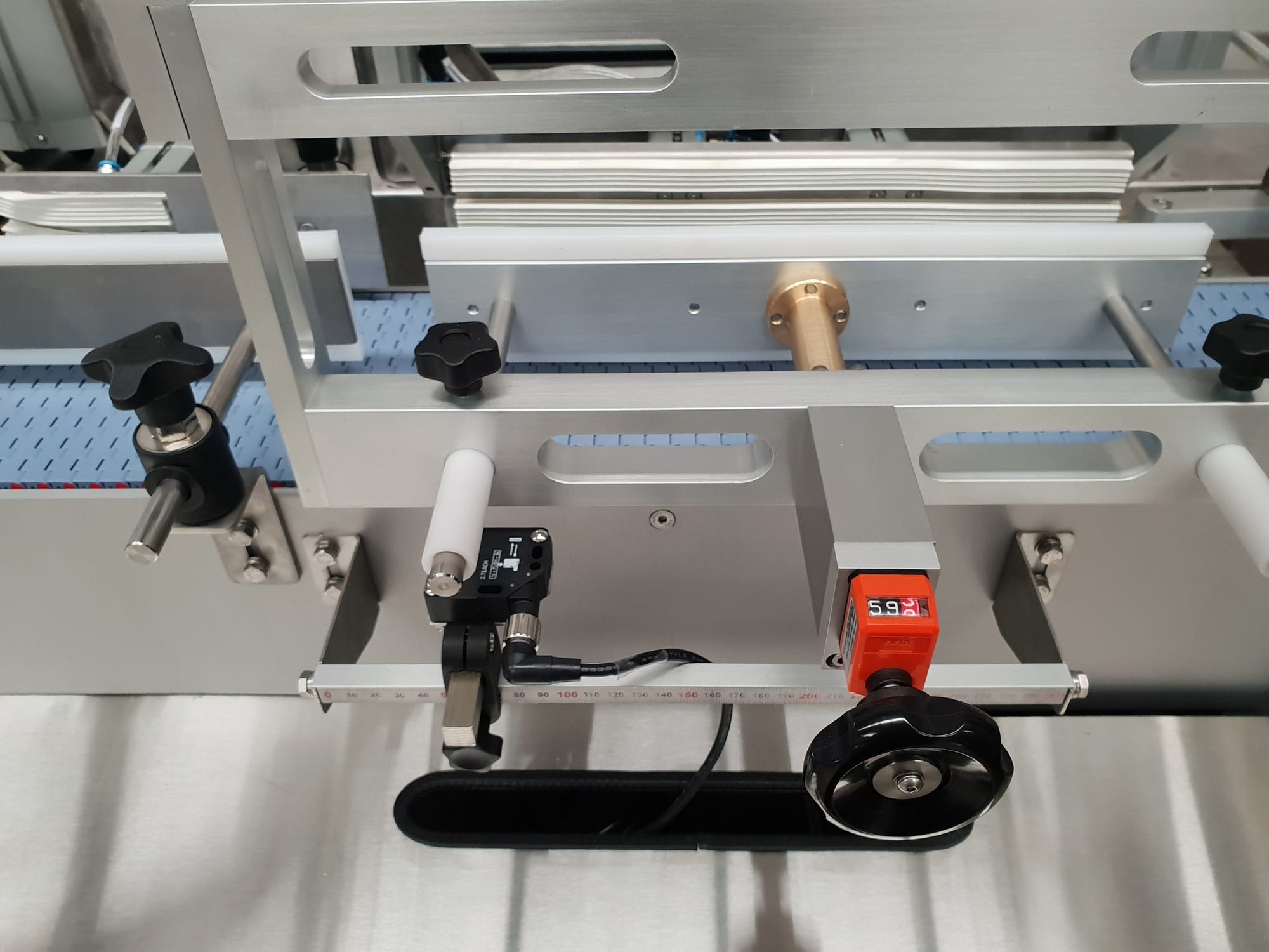 Air rinser clamp and inverting mechanism