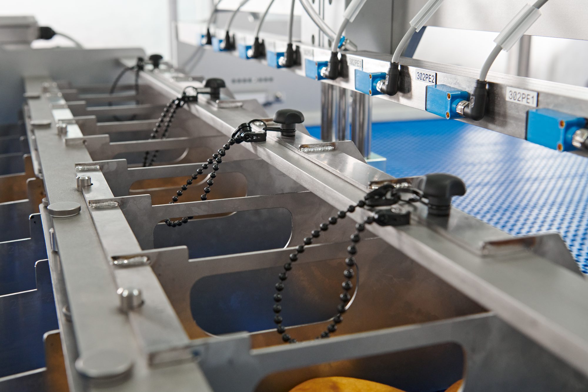Pneumatic cylinders driving the row gate