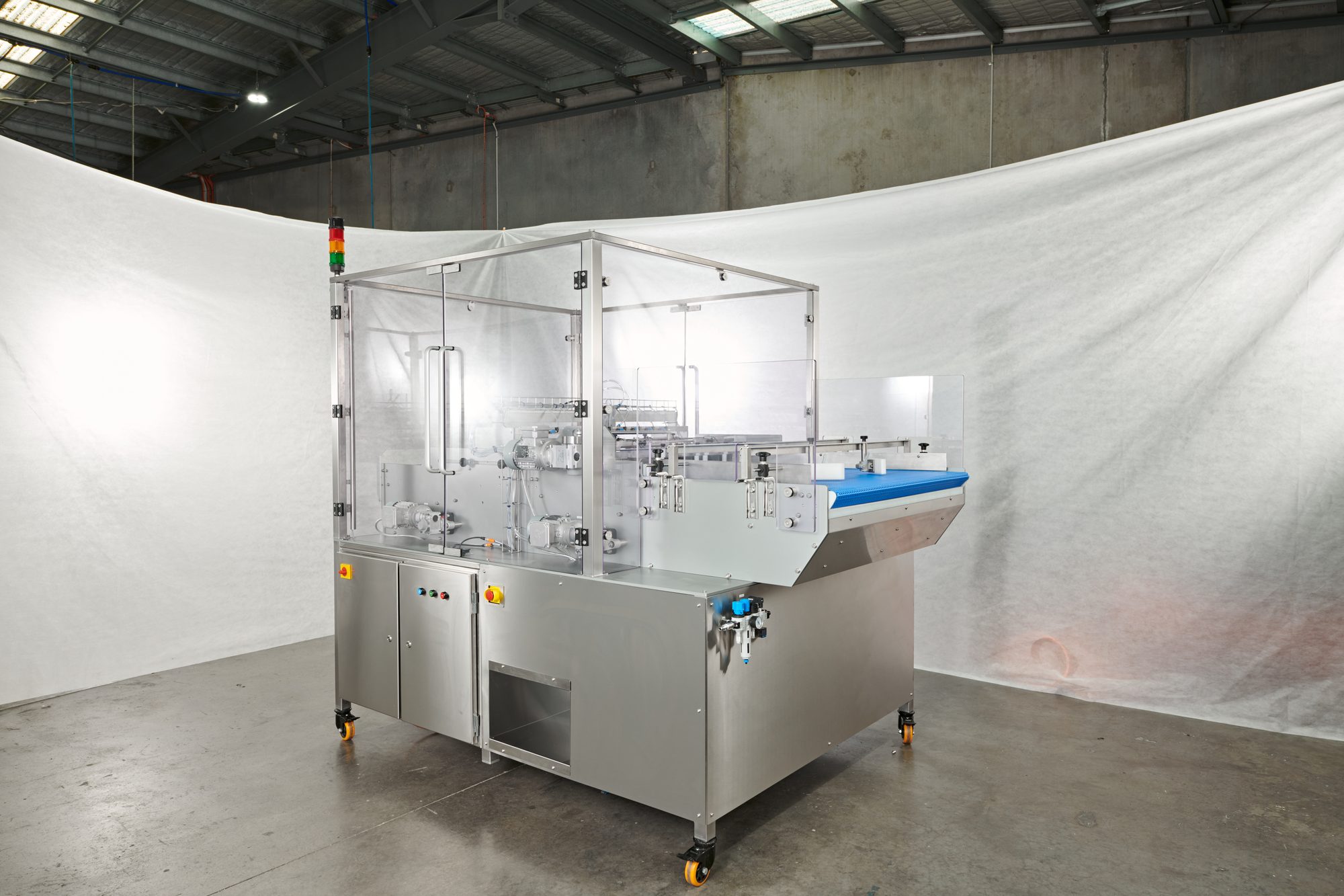 RA-8 row aligner and gating machine with its guarding and stainless base